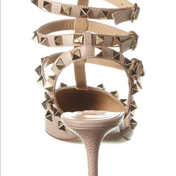 ***Sold***
Valentino Garavani Rockstud Caged 65 Grainy Leather Ankle Strap Pump - Picture 5 of 10